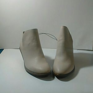 Universal thread faux leather boolet